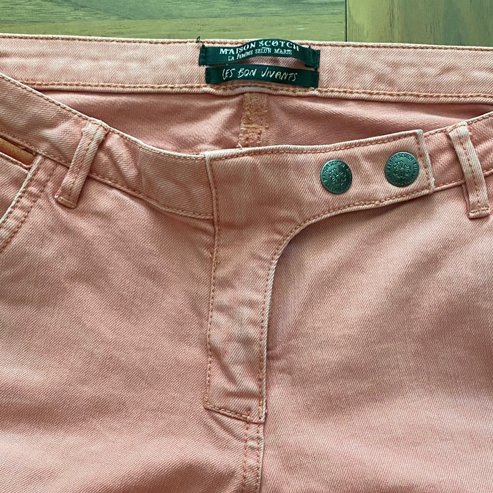 Pink Pants with Geometric Design - Picture 5 of 6